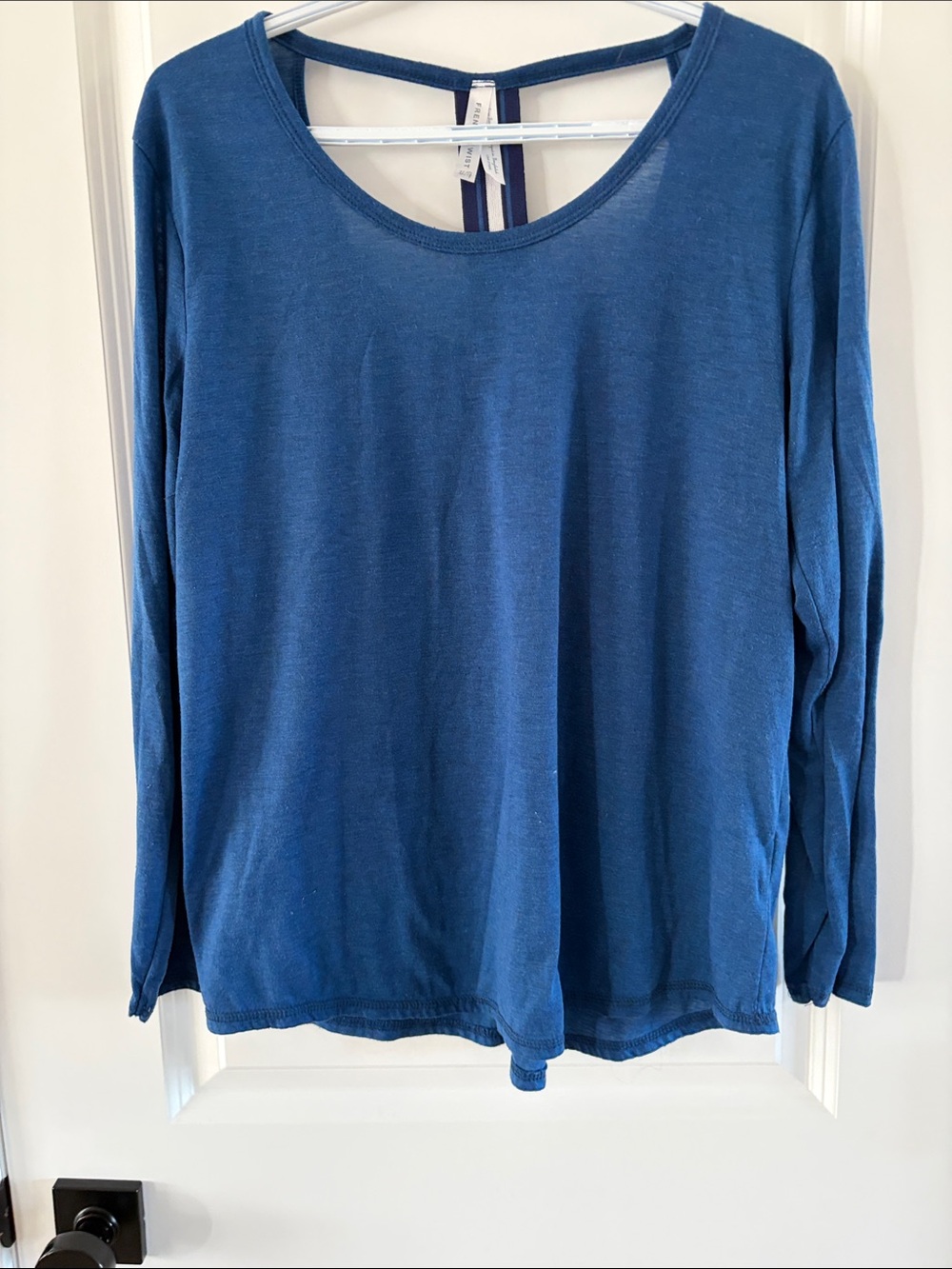 Casual Women's Indigo Long-Sleeve Scoop Neck Top